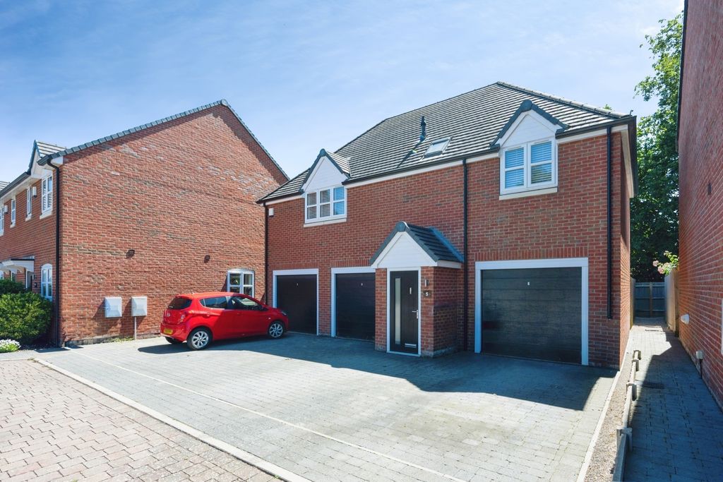 Property photo 1 of 11 Pbox-Img.Jpg