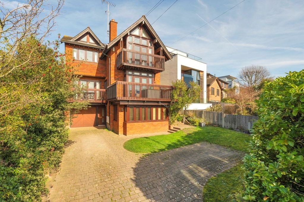 Property photo 1 of 16