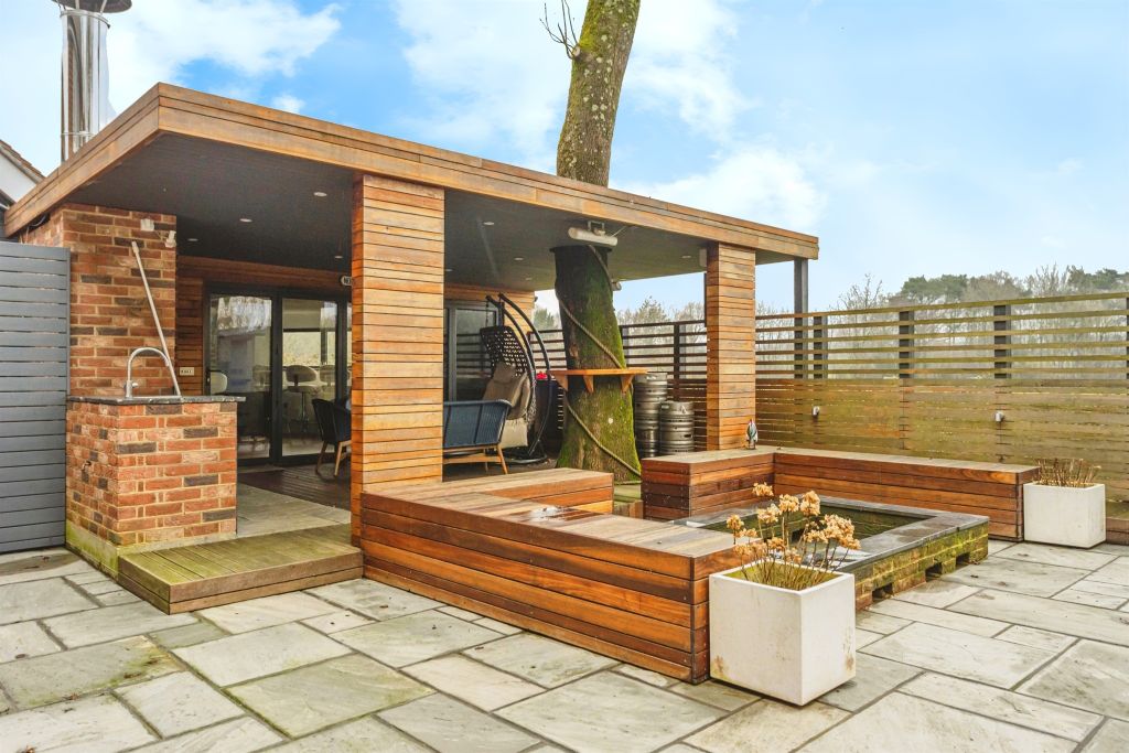 Property photo 2 of 23