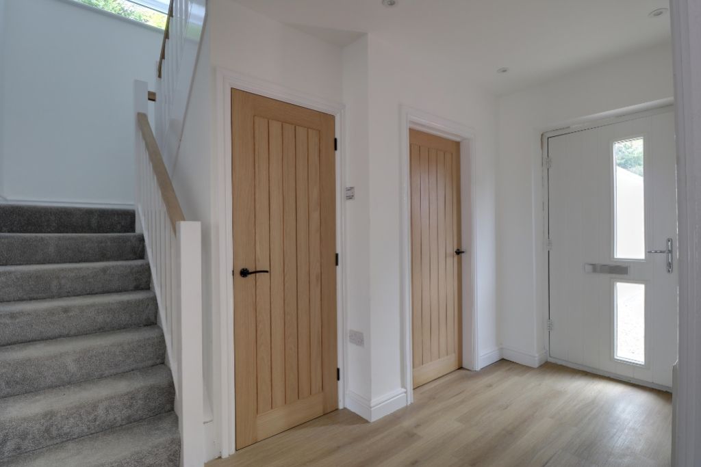 Property photo 2 of 19 Hallway