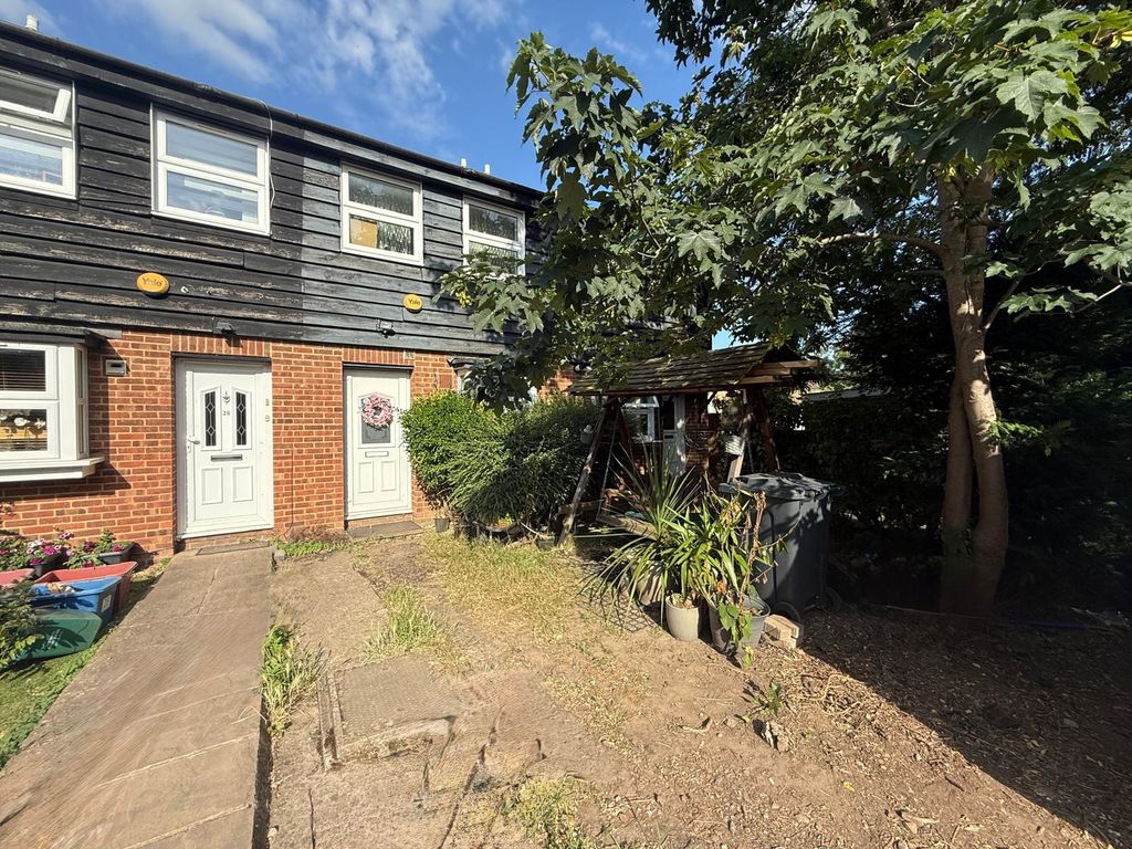 Property photo 1 of 7 2 Bedroom House For Sale In Isleworth