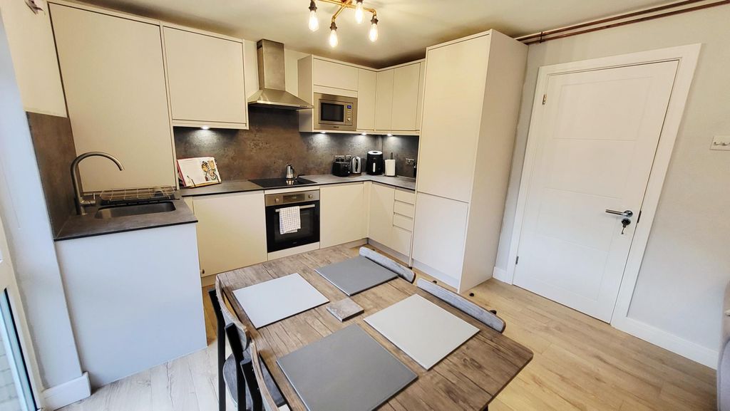 Property photo 2 of 9 Image