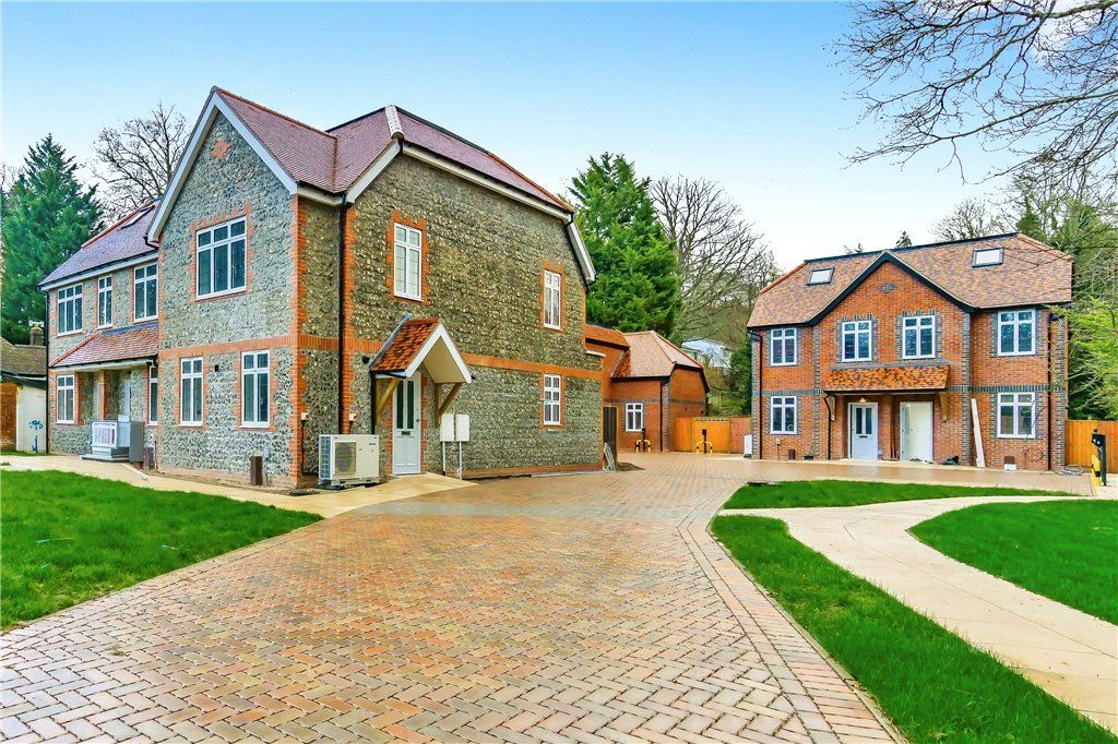 Property photo 1 of 12 Front View