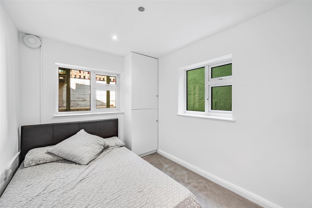 Property photo 3 of 13 Lgf - 50 Shakespeare Road-9.Jpg
