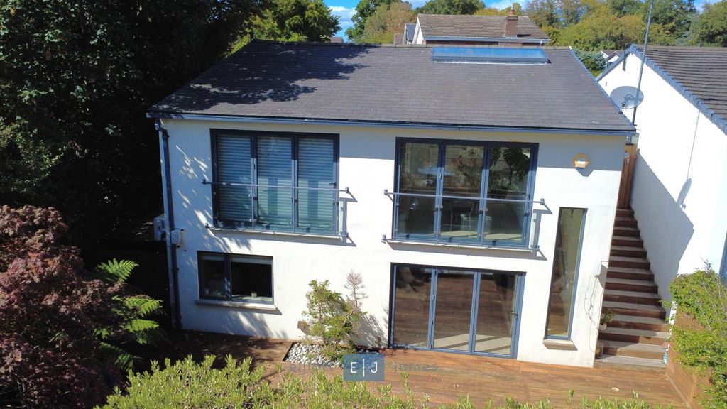 Property photo 2 of 20