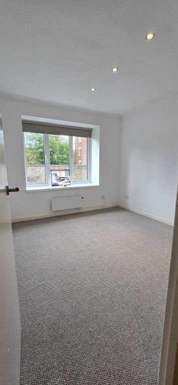 Property photo 1 of 6 Flat To Rent The Grove, Isleworth Tw7