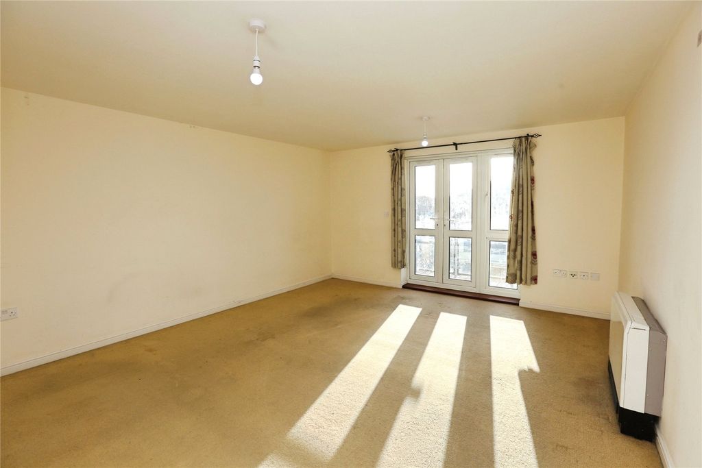 Property photo 3 of 16 Picture No. 11