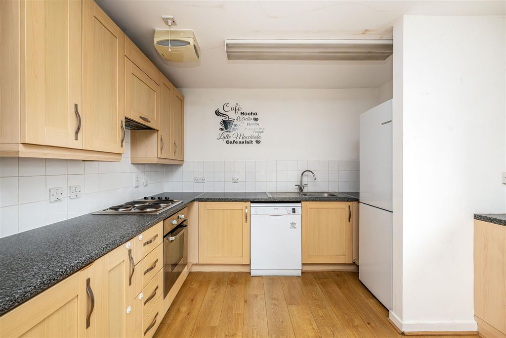 Property photo 3 of 8 Kitchen