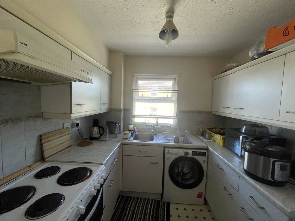 Property photo 3 of 6 Kitchen