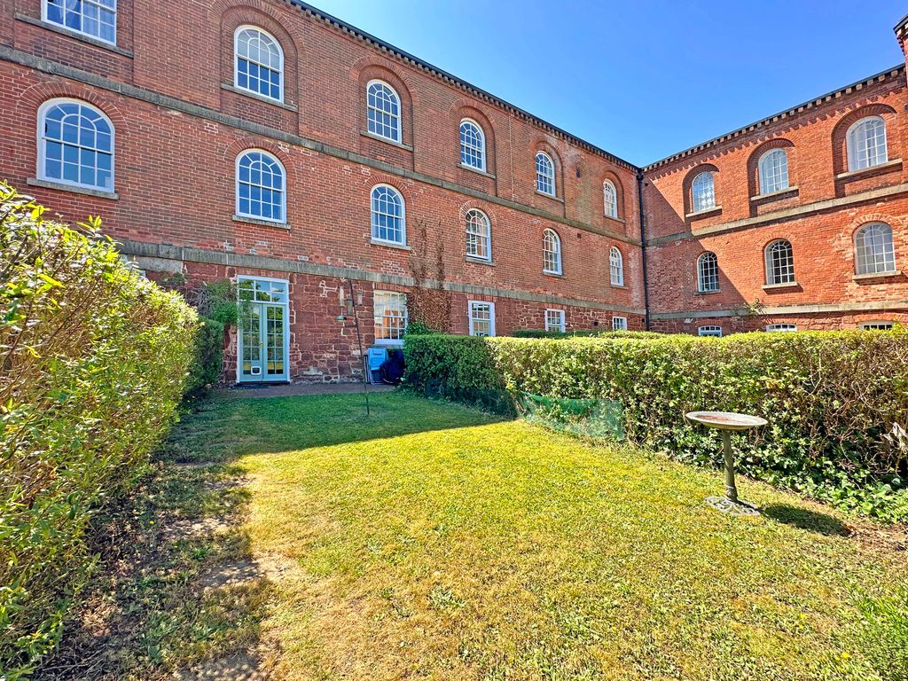 Property photo 2 of 21
