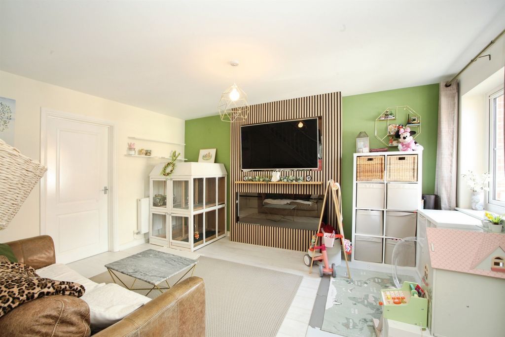 Property photo 3 of 17