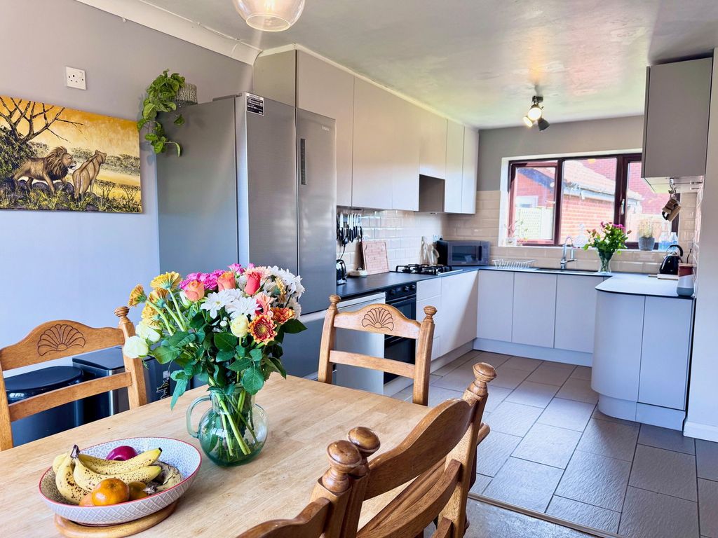 Property photo 2 of 21