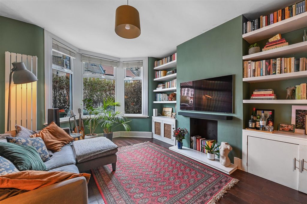 Property photo 1 of 21 Living Room/Bedroom