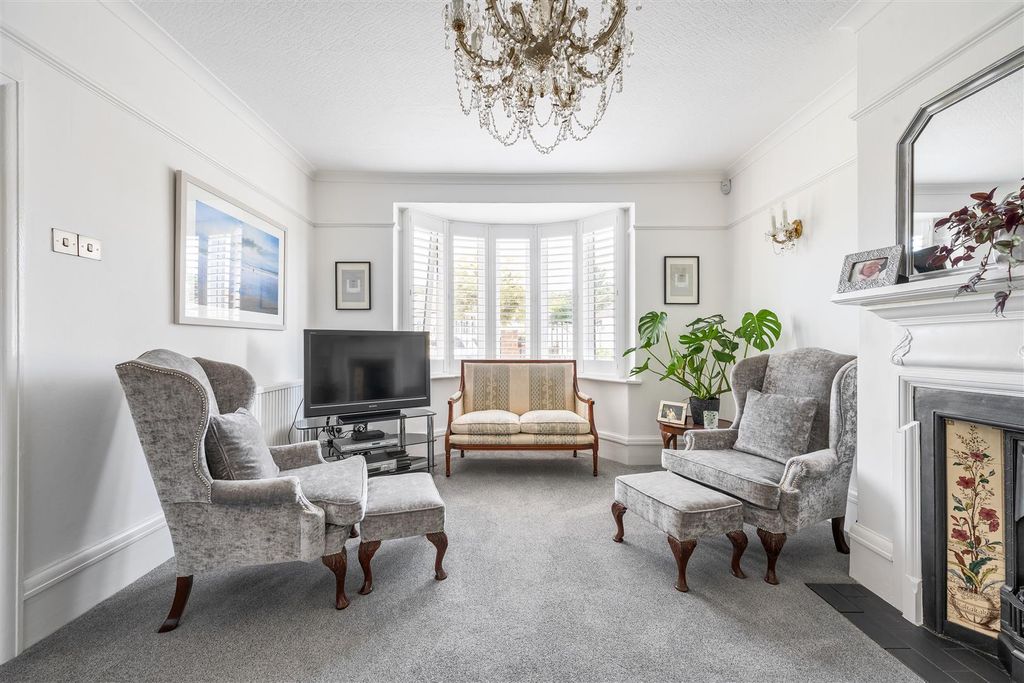 Property photo 3 of 29 Drysdale Avenue E4