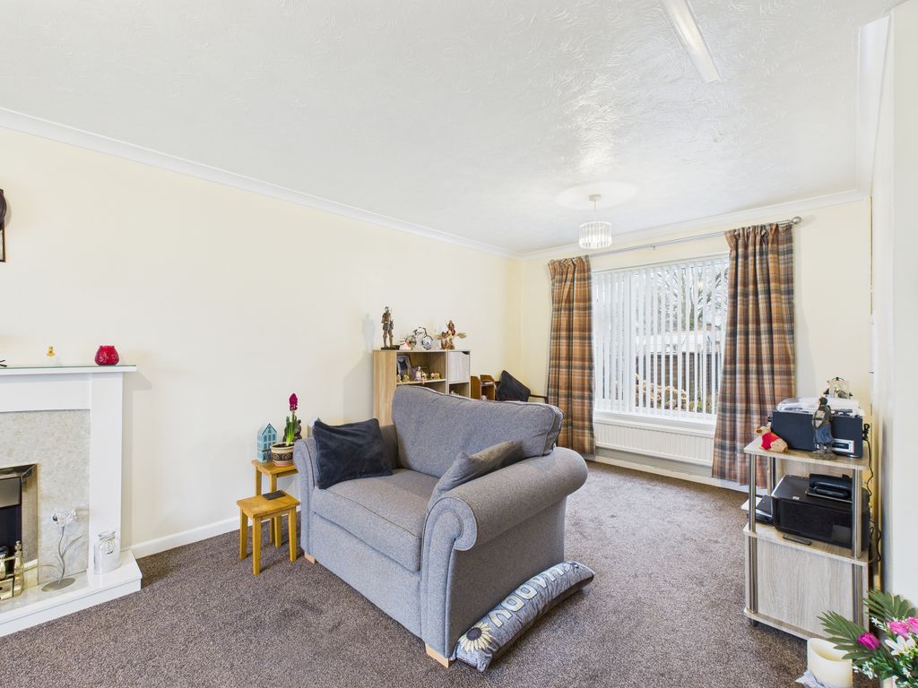 Property photo 3 of 19 Lounge