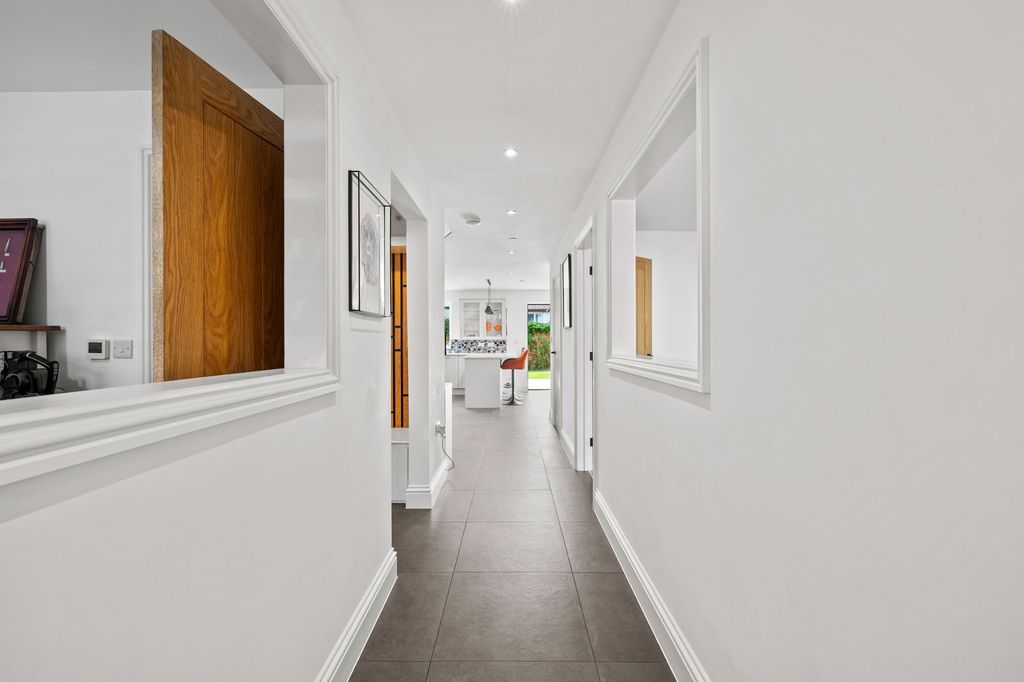 Property photo 2 of 29