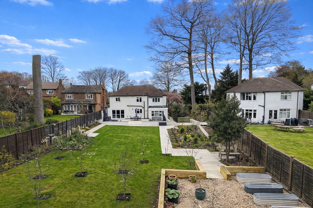 Property photo 2 of 28