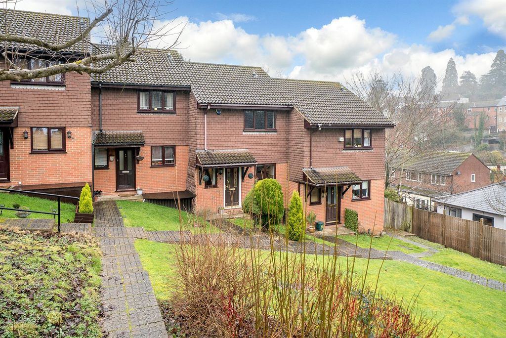 Property photo 1 of 14 4-The-Farthings-2001.Jpg