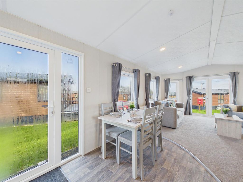 Property photo 3 of 9 Dining Area