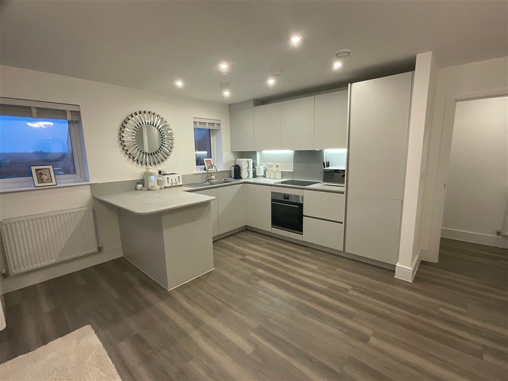 Property photo 3 of 8 Kitchen