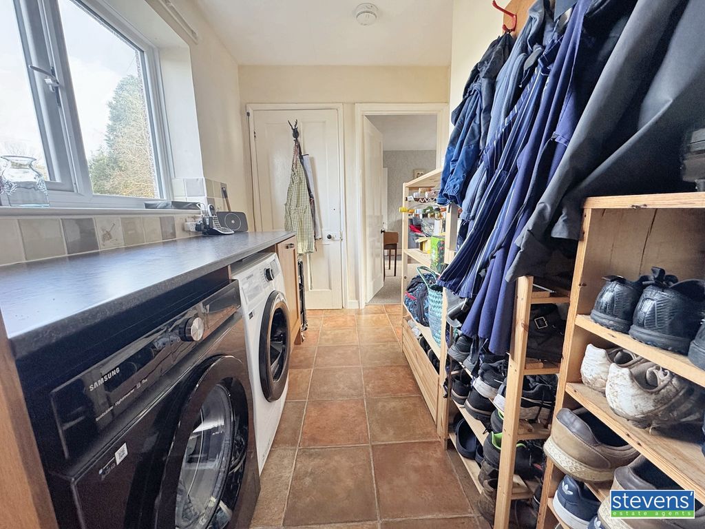 Property photo 3 of 23 Image00020