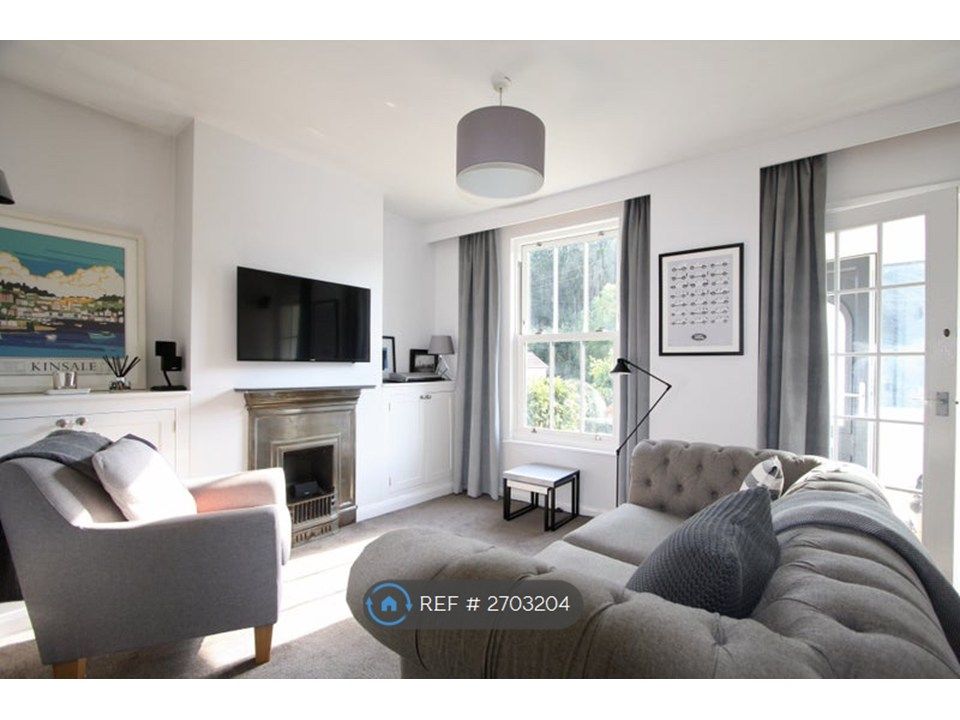 Property photo 1 of 10 Bright Lounge