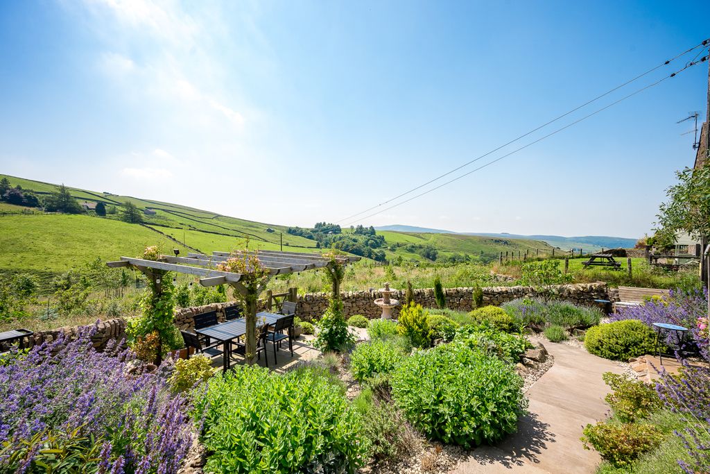 Property photo 3 of 49 Gardens