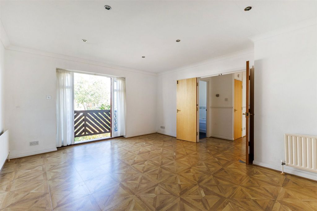 Property photo 2 of 15 Picture No. 10