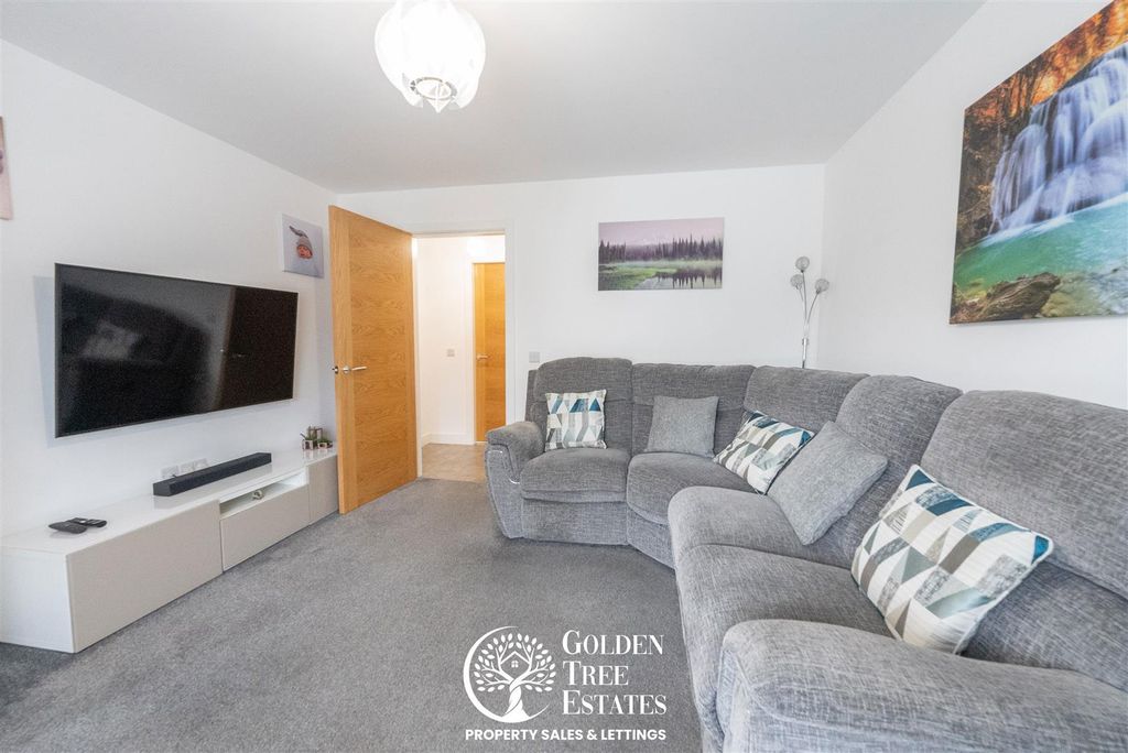 Property photo 2 of 40 Living Room