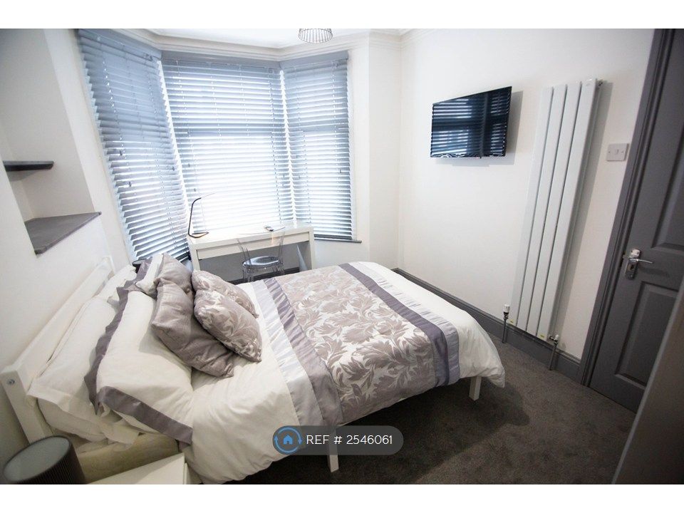Property photo 2 of 35 Downstairs Bed