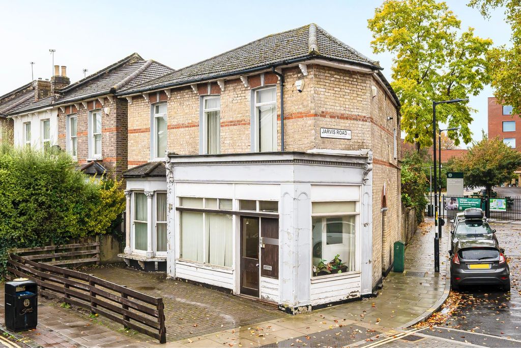 Property photo 2 of 16