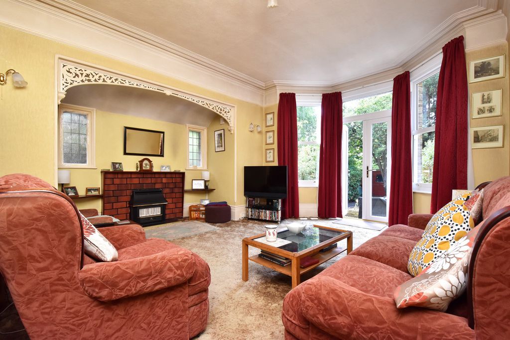 Property photo 3 of 13