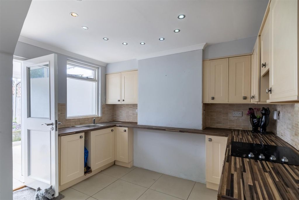 Property photo 2 of 10 3694324