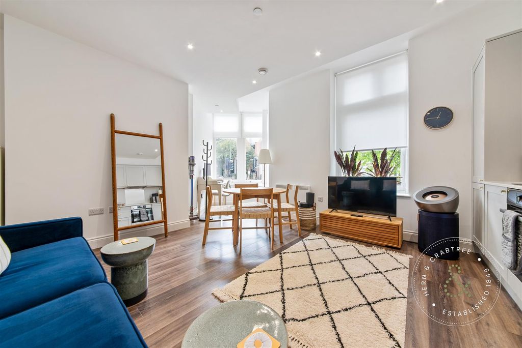 Property photo 1 of 25 Sophia-Mews-15.Jpg