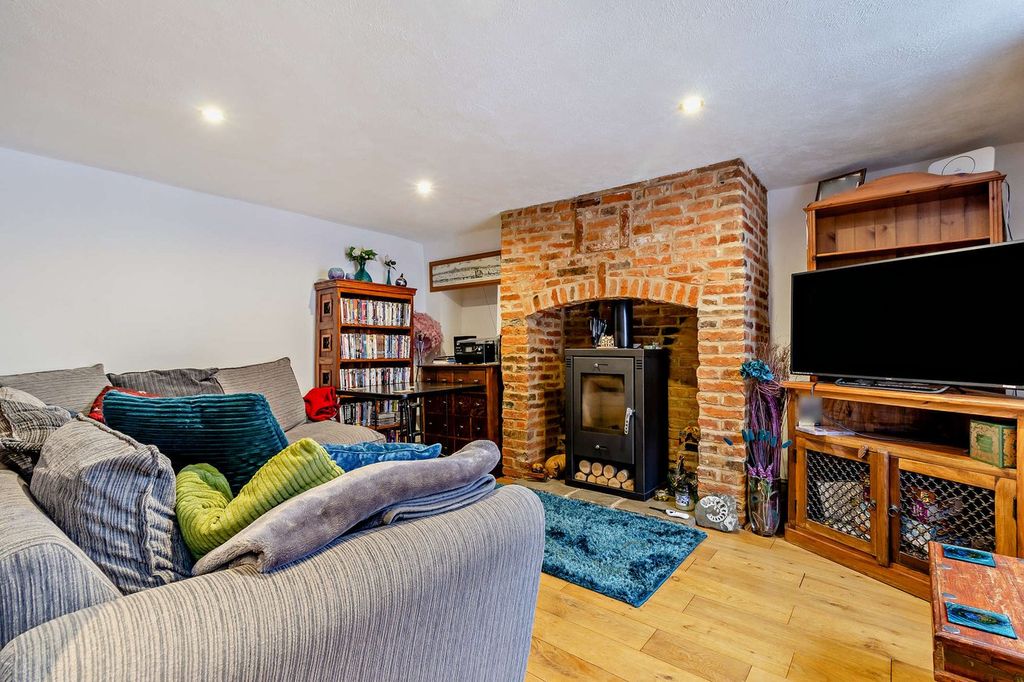 Property photo 2 of 34