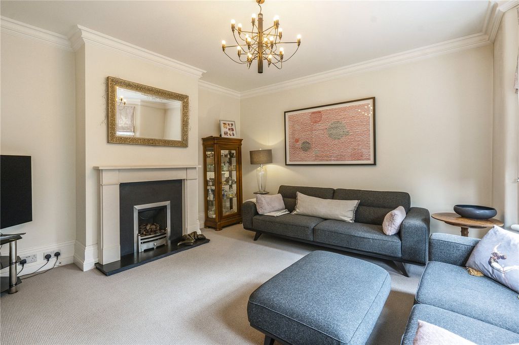 Property photo 3 of 29 Sitting Room