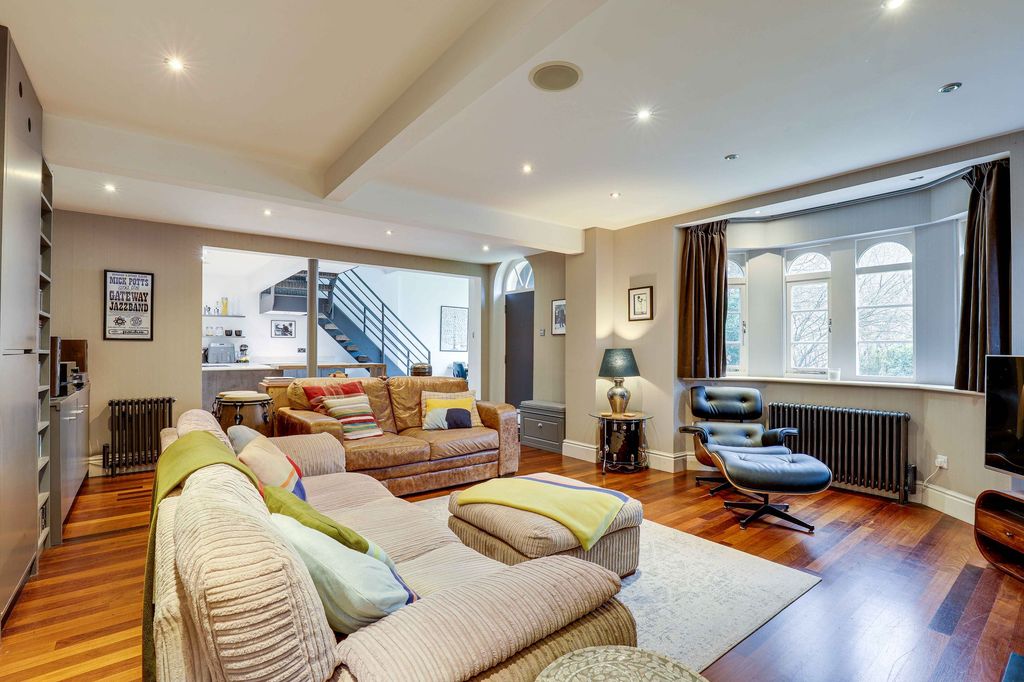 Property photo 2 of 34