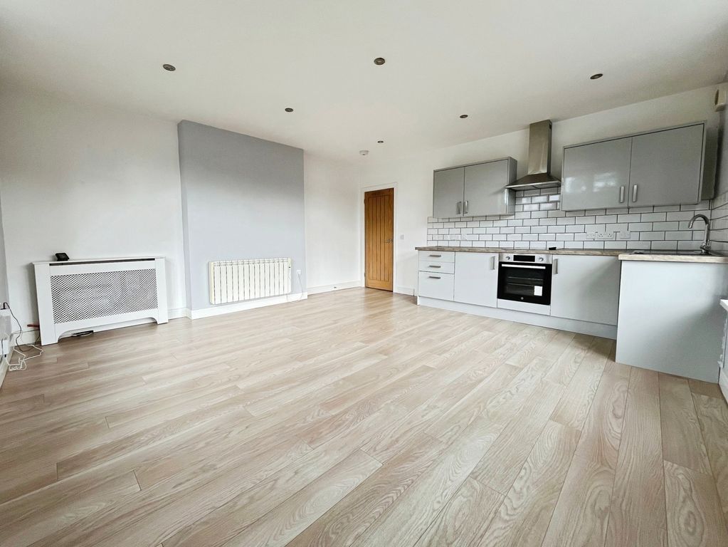 Property photo 2 of 10 Kitchen/ Living Room
