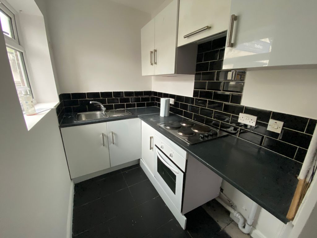 Property photo 2 of 7 Kitchen
