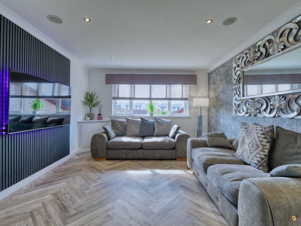 Property photo 2 of 27 Lounge
