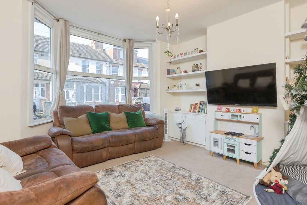 Property photo 3 of 16 Front Room