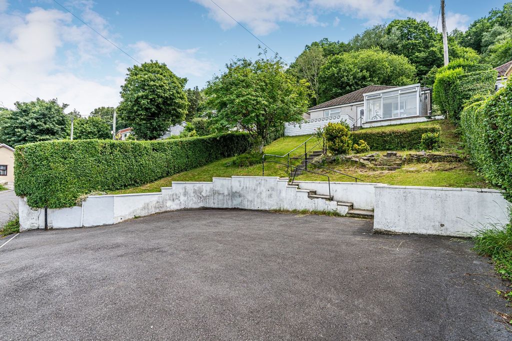 Property photo 2 of 27