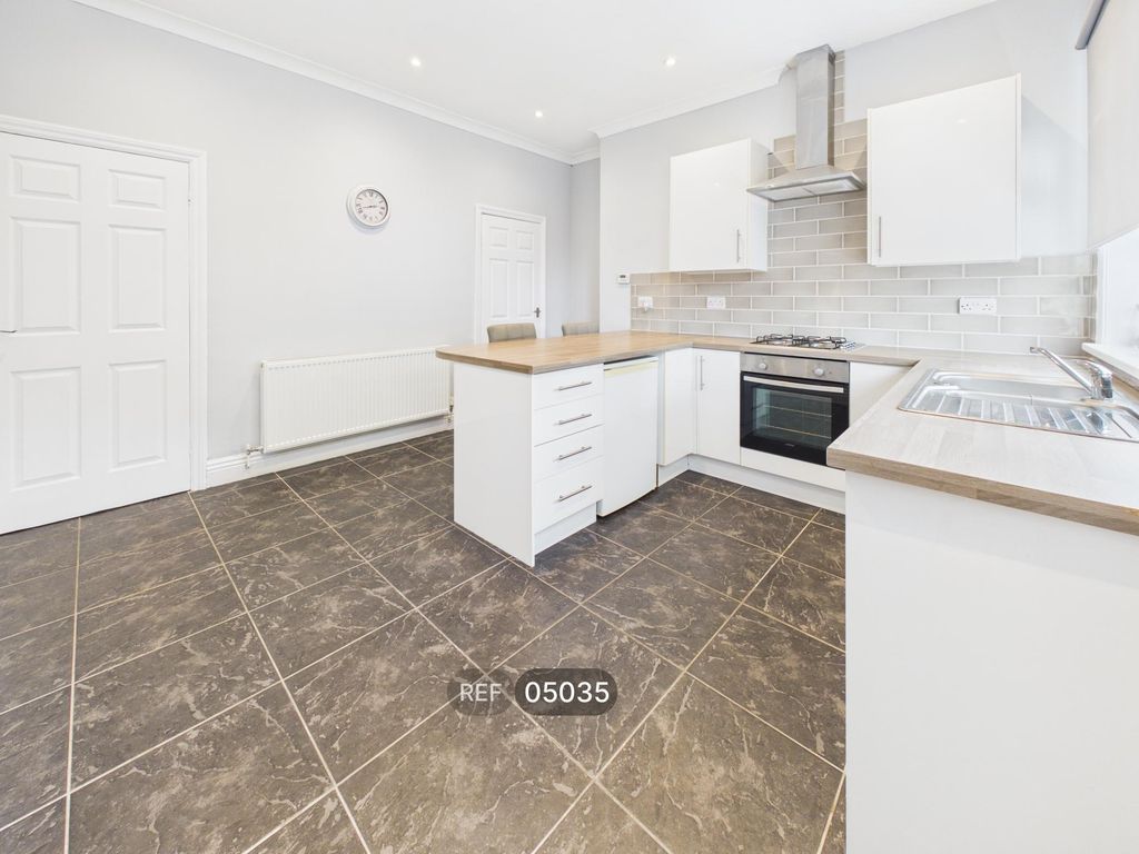 Property photo 3 of 12 Kitchen