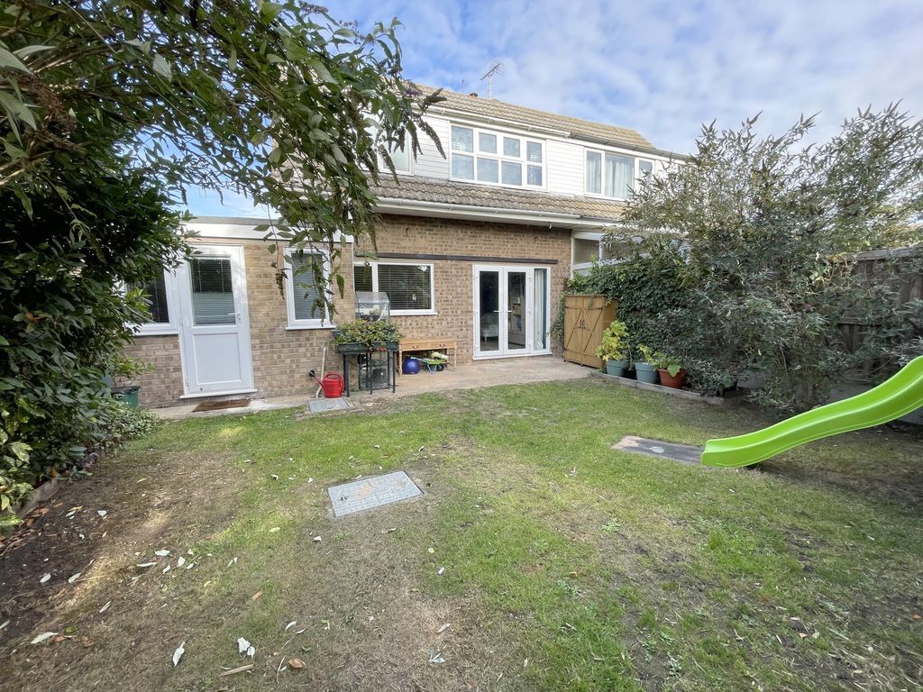 Property photo 2 of 24 Marsh Way