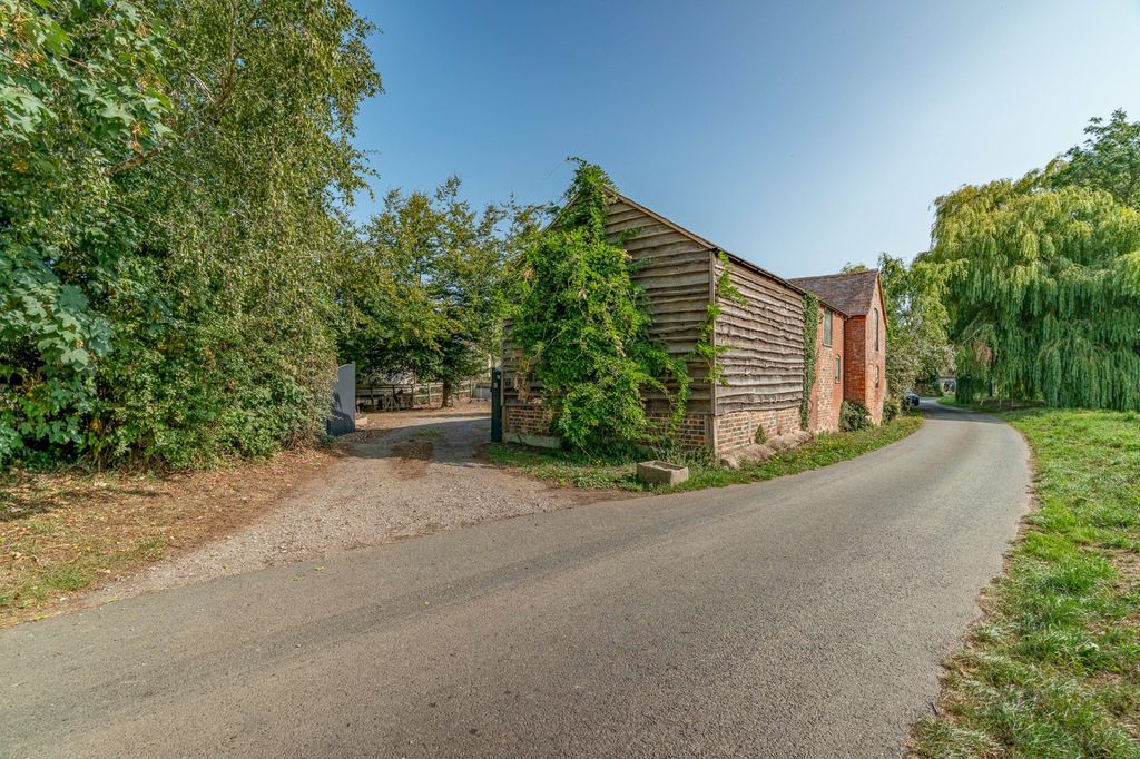 Property photo 2 of 42