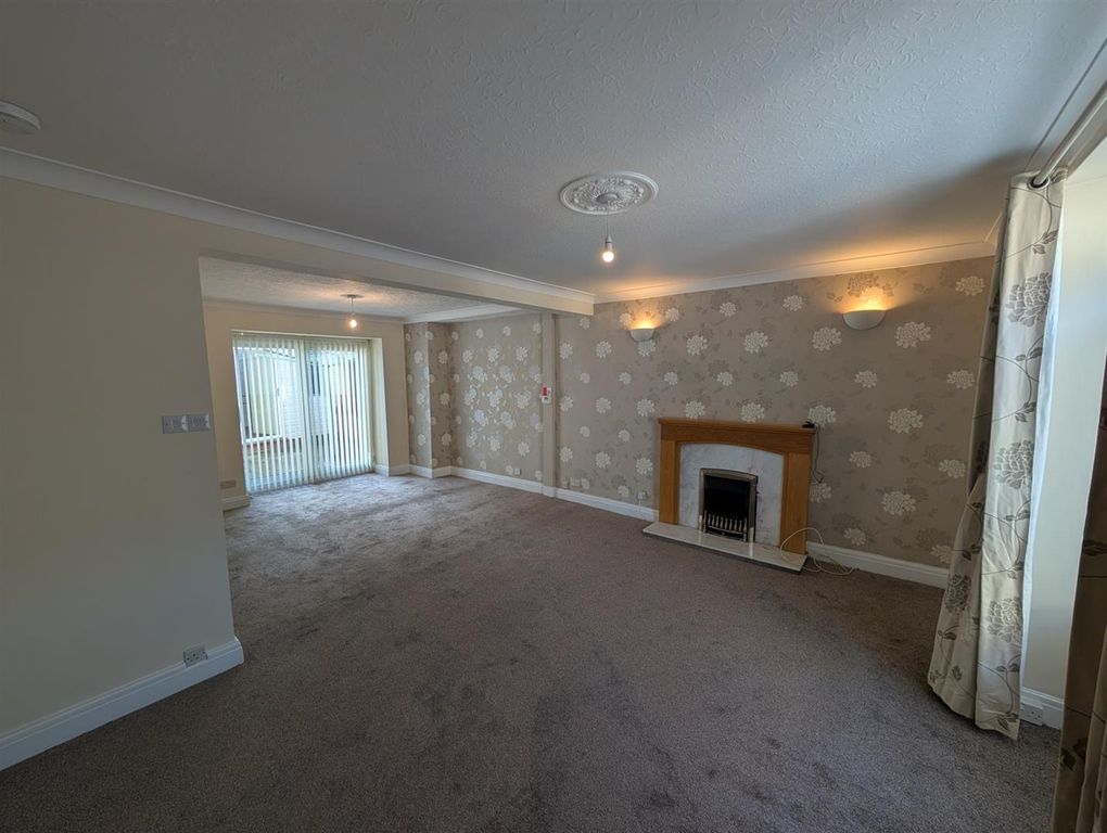 Property photo 2 of 14 1000028397.Jpg