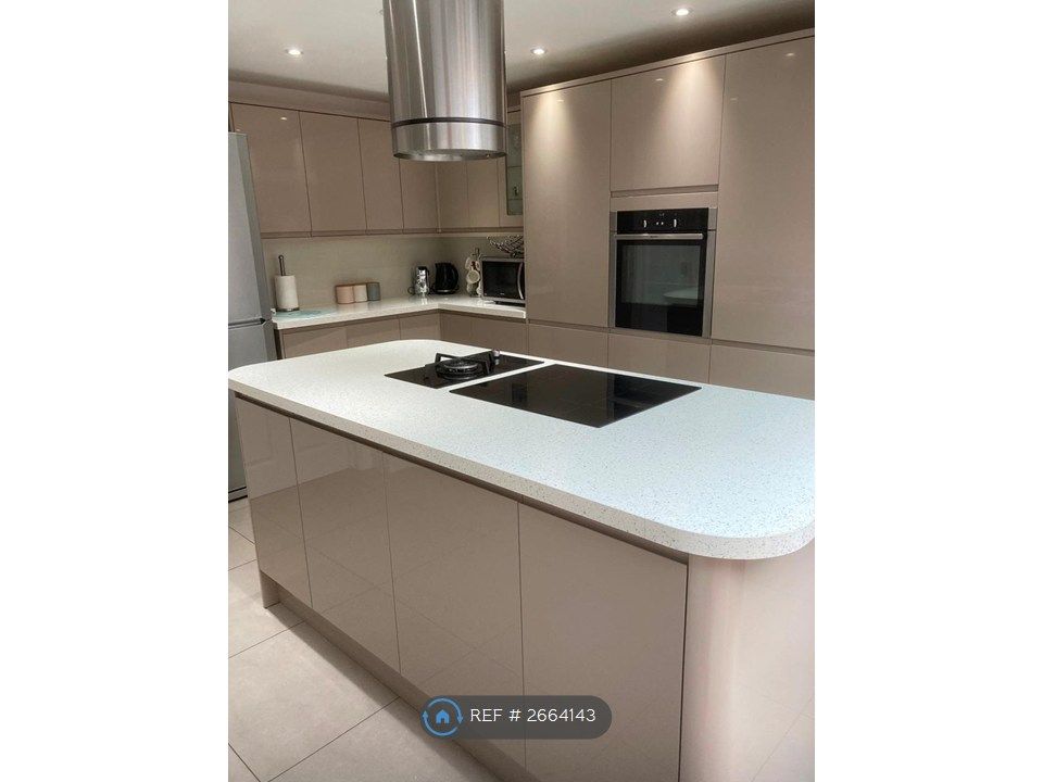 Property photo 1 of 8 Kitchen