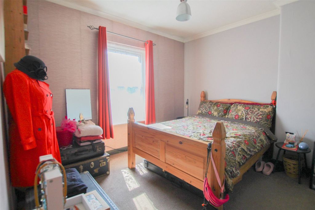 Property photo 3 of 18 Picture No. 02
