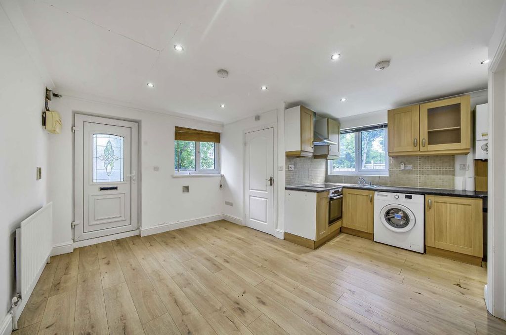 Property photo 1 of 5