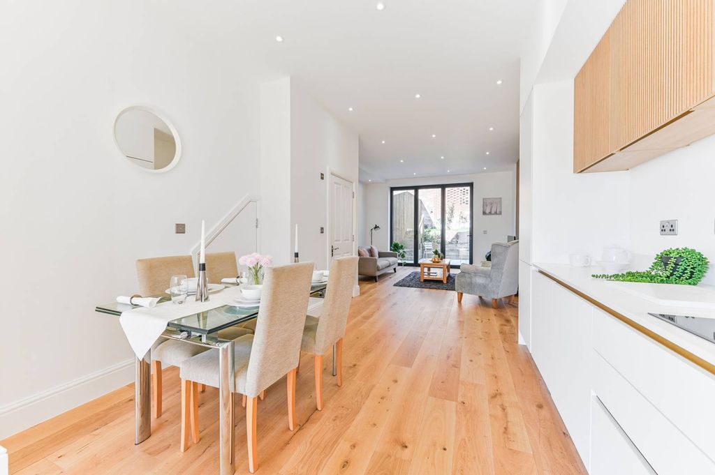 Property photo 2 of 21